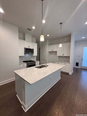 771 N Academy Ave, New Braunfels, TX 78130