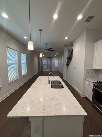 771 N Academy Ave, New Braunfels, TX 78130
