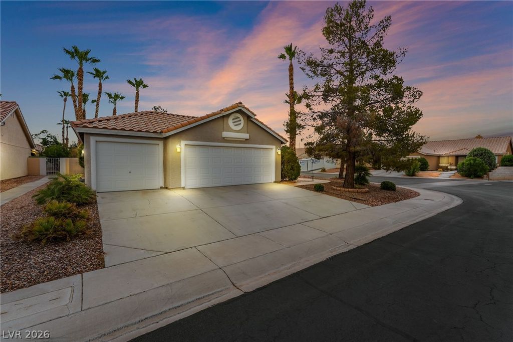 4866 Carefree Drive, Las Vegas, NV 89122 — exterior