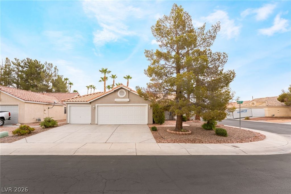 4866 Carefree Drive, Las Vegas, NV 89122 — photo 2