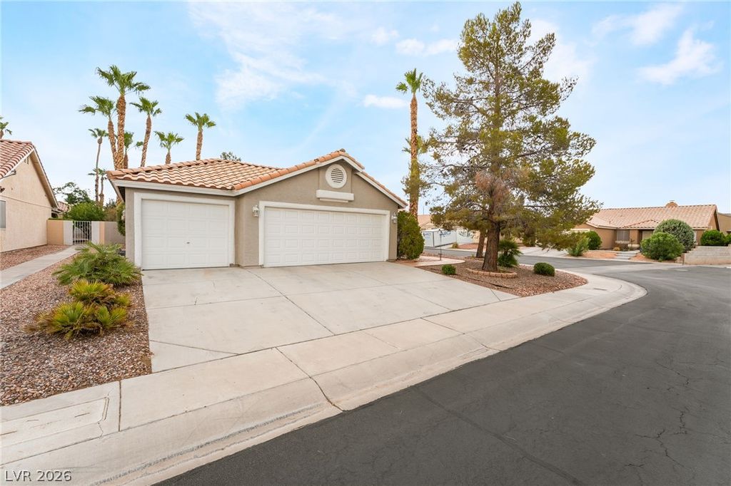 4866 Carefree Drive, Las Vegas, NV 89122 — photo 3