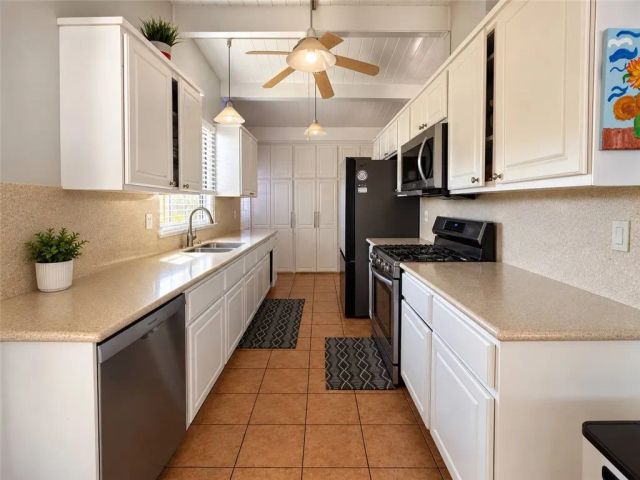 6830 Sylvia Avenue, Reseda, CA 91335