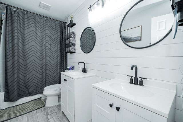 2102 Greenview Drive, Carrollton, TX 75010