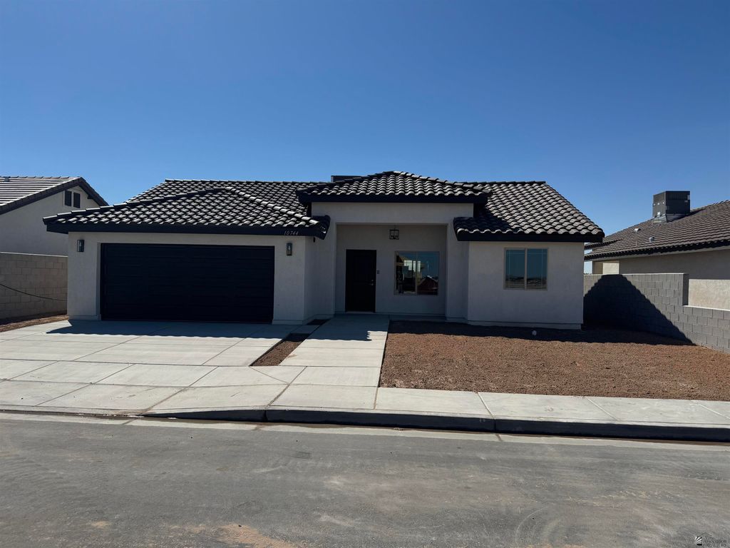4972 E Los Olivos Dr, San Luis, AZ 85336
