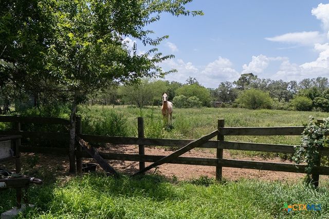 3508 Moulton Road, Gonzales, TX 78629