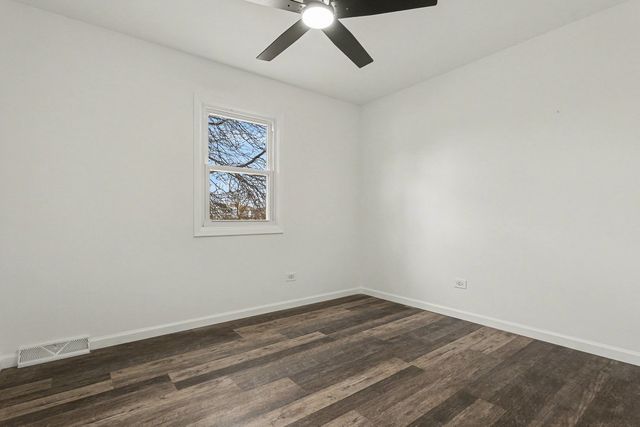 3002 N Maple Tree Lane, Wadsworth, IL 60083