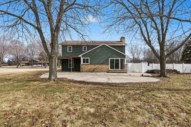 3002 N Maple Tree Lane, Wadsworth, IL 60083