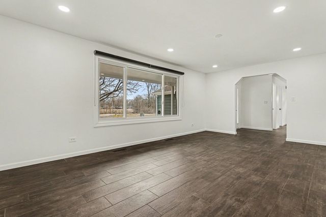 3002 N Maple Tree Lane, Wadsworth, IL 60083