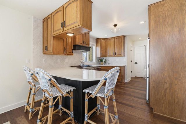 6097 E LYNGAAS ROAD, Winneconne, WI 54986