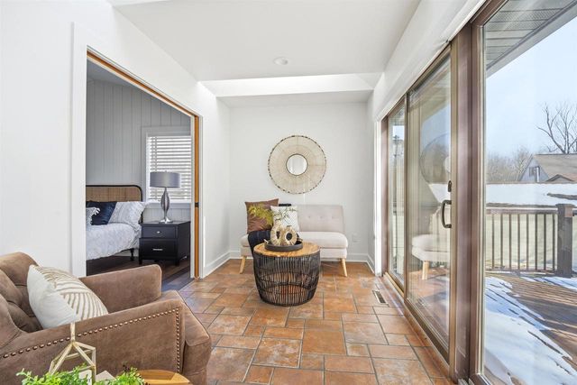 6097 E LYNGAAS ROAD, Winneconne, WI 54986