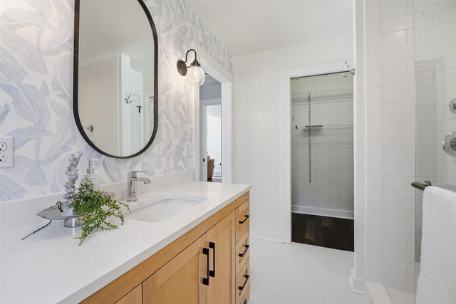 6097 E LYNGAAS ROAD, Winneconne, WI 54986