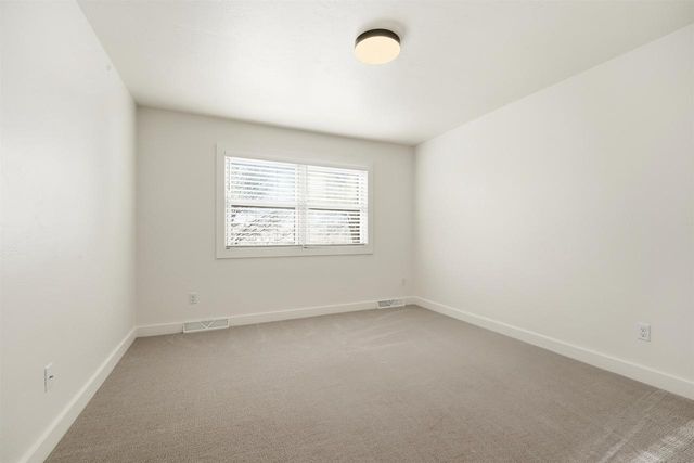 6097 E LYNGAAS ROAD, Winneconne, WI 54986