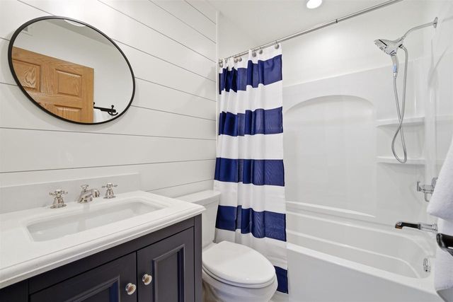 6097 E LYNGAAS ROAD, Winneconne, WI 54986