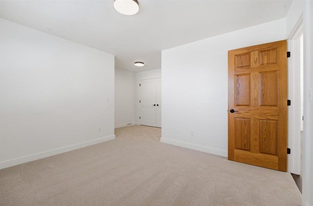 6097 E LYNGAAS ROAD, Winneconne, WI 54986