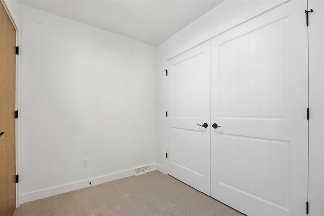 6097 E LYNGAAS ROAD, Winneconne, WI 54986