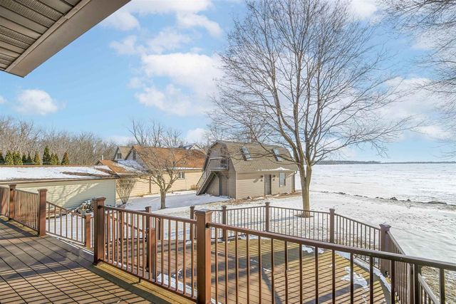 6097 E LYNGAAS ROAD, Winneconne, WI 54986