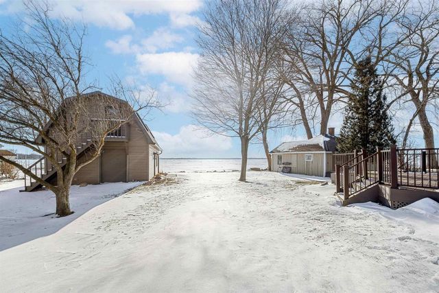 6097 E LYNGAAS ROAD, Winneconne, WI 54986