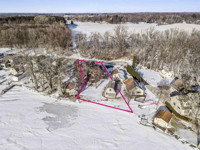 6097 E LYNGAAS ROAD, Winneconne, WI 54986