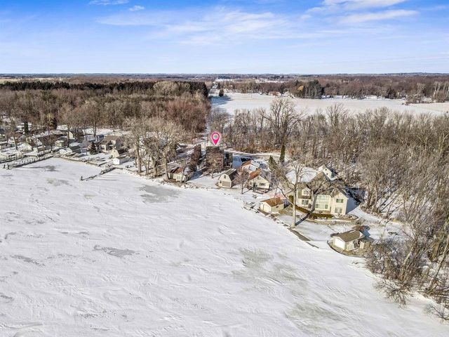 6097 E LYNGAAS ROAD, Winneconne, WI 54986