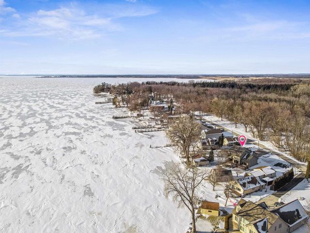 6097 E LYNGAAS ROAD, Winneconne, WI 54986