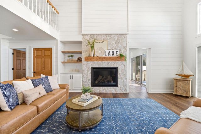 6097 E LYNGAAS ROAD, Winneconne, WI 54986