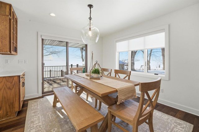 6097 E LYNGAAS ROAD, Winneconne, WI 54986