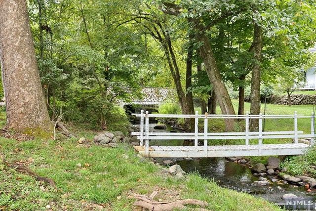 214 Forest Road, Allendale, NJ 07401