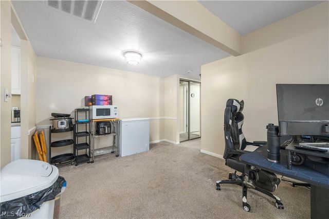 7005 Carriage Hill Drive 104, Brecksville, OH 44141