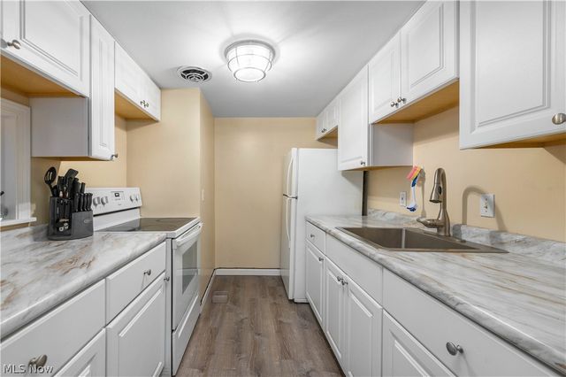 7005 Carriage Hill Drive 104, Brecksville, OH 44141