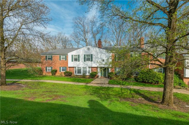 7005 Carriage Hill Drive 104, Brecksville, OH 44141