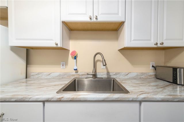 7005 Carriage Hill Drive 104, Brecksville, OH 44141
