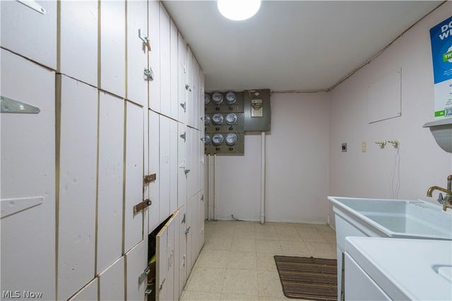 7005 Carriage Hill Drive 104, Brecksville, OH 44141