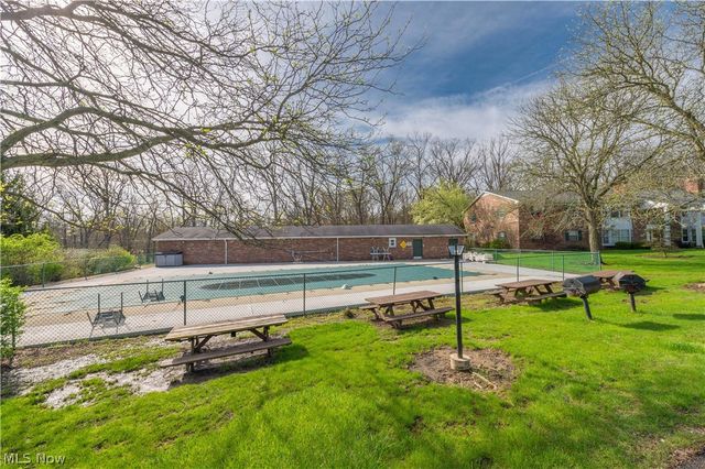 7005 Carriage Hill Drive 104, Brecksville, OH 44141