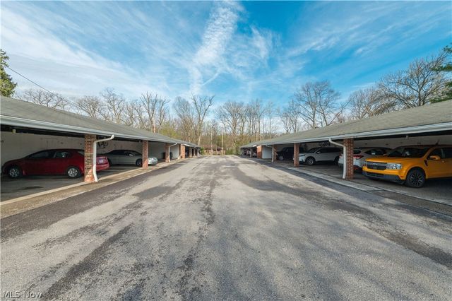 7005 Carriage Hill Drive 104, Brecksville, OH 44141