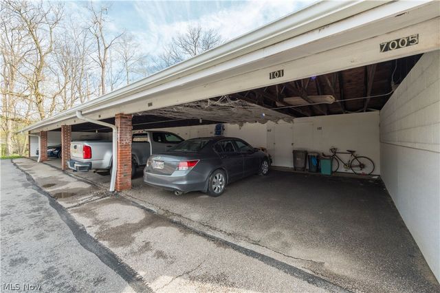 7005 Carriage Hill Drive 104, Brecksville, OH 44141