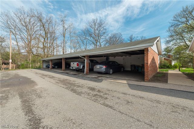 7005 Carriage Hill Drive 104, Brecksville, OH 44141