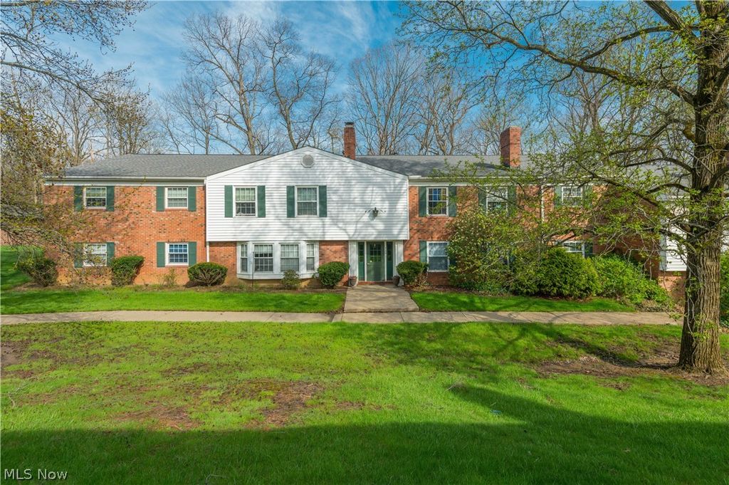 7005 Carriage Hill Drive 104, Brecksville, OH 44141