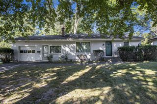 415 East Drive, Marshall, MI 49068