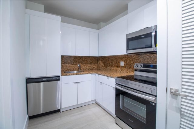 2424 SE 17th Street 305B, Fort Lauderdale, FL 33316