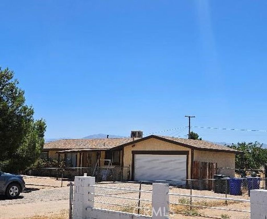 Image 1 of property listing at 22365 Tehama, Apple Valley, CA 92308
