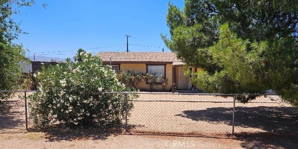 Image 2 of property listing at 22365 Tehama, Apple Valley, CA 92308