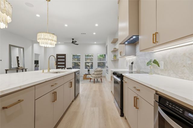 817 Brooks Avenue, Dallas, TX 75208