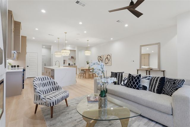817 Brooks Avenue, Dallas, TX 75208