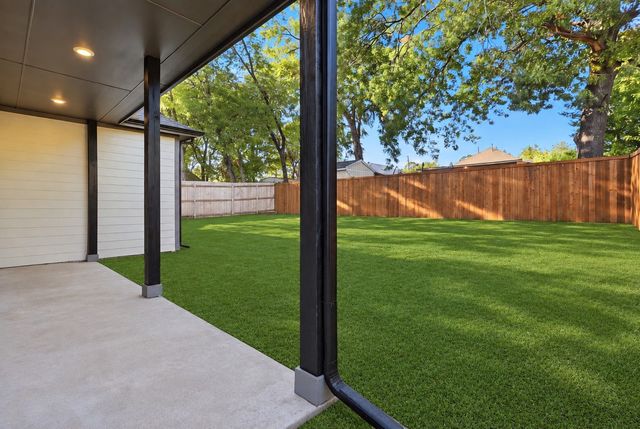 817 Brooks Avenue, Dallas, TX 75208