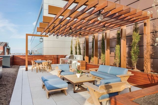 100 Lovejoy Wharf 6C, Boston, MA 02114