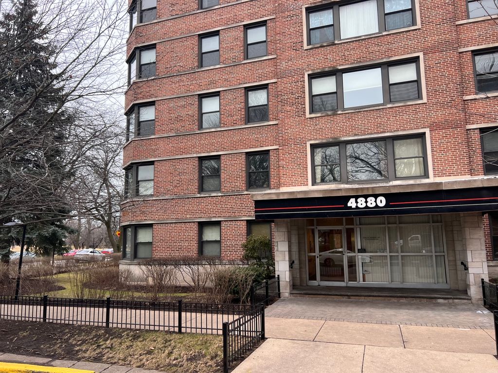 4880 N Marine Drive 214, Chicago, IL 60640