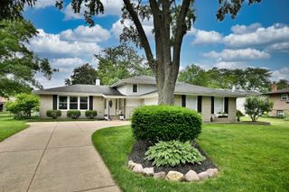 7729 Baimbridge Drive, Downers Grove, IL 60516