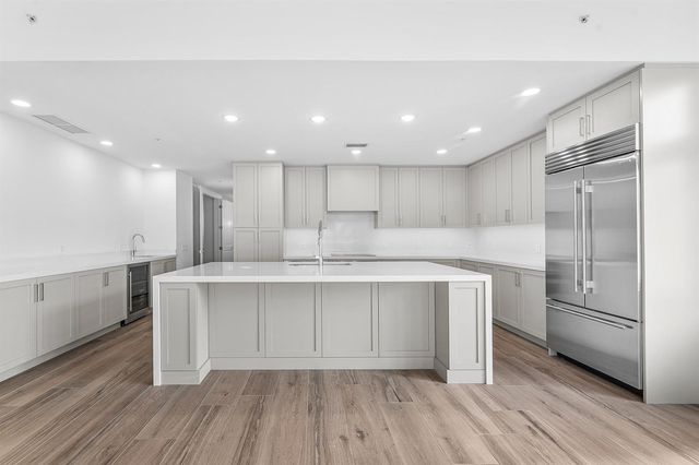 180 Lake Drive 2304, Palm Beach Shores, FL 33404