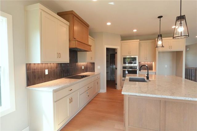 12735 N Champanel Way, Platte City, MO 64079