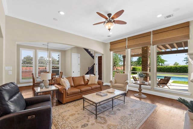 30 Waters Lake Boulevard, Missouri City, TX 77459